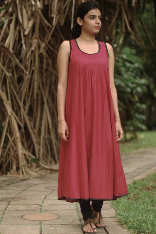 ड्रेस - रेड और डॉबी