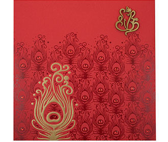  लाल और सुनहरे मोर डिजाइन में हिंदू विवाह निमंत्रण कार्ड 
