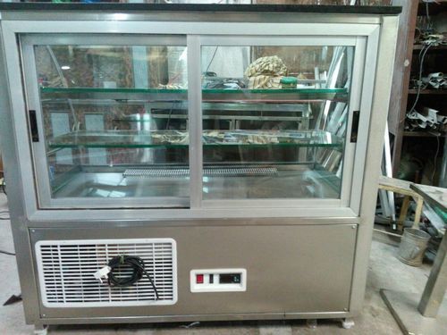 Factory Cake Display Showcase Commercial Chiller Cake Fridge Bakery Display  Cabinet - China Cake Display Cabinet and Chocolate Display Cabinet price |  Made-in-China.com