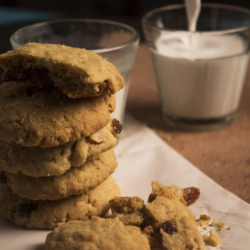 Oat Honey and Raisin Cookies