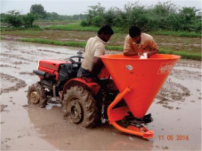 Fertiliser Broadcaster - High-Quality Materials | Efficient Fertilizer Spreading, User-Controlled Hopper Outlet, Reduces Manual Labor