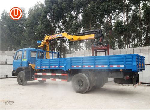 Dongfeng 4*2 7 Ton Knuckle Boom Truck Mounted Crane