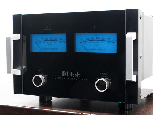 Mcintosh Mc-602 टू-चैनल पावर एम्पलीफायर का इस्तेमाल किया गया