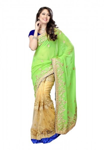 नेट के साथ शिफॉन के साथ बेज और हरी साड़ी