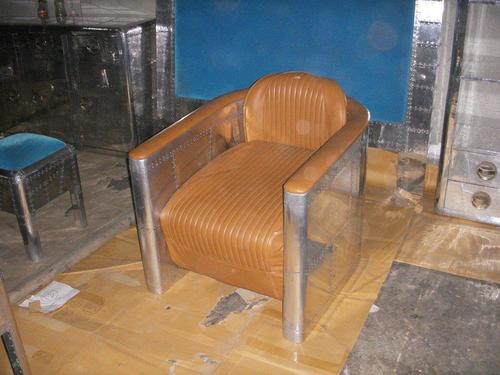 Living Room Tomcat Chair