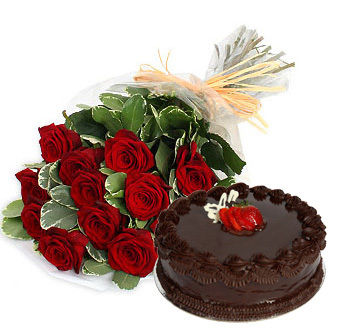 Cake with Red Roses Bouquet