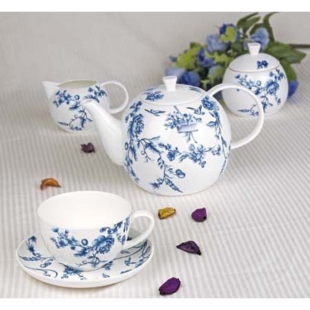 Bone Chine Tea Kettle and Cup Set