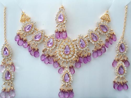 Fashionable Necklace Set