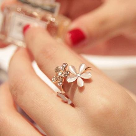 Daisy Flower Crystal Adjustable Ring