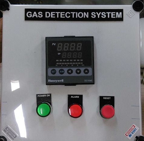 Control switching relay unit with indicator