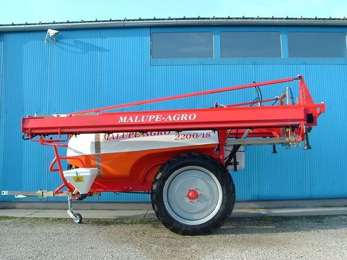 Trailer Sprayer Capacity: 2200 Liter (L)