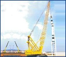 Crawler Crane - 55 to 650 Ton Lifting Capacity, 13m to 102m Height & 34m to 74m Radius, Robust and Stable Design for Efficient Bulk Handling