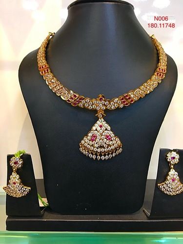 Impone Necklace Set