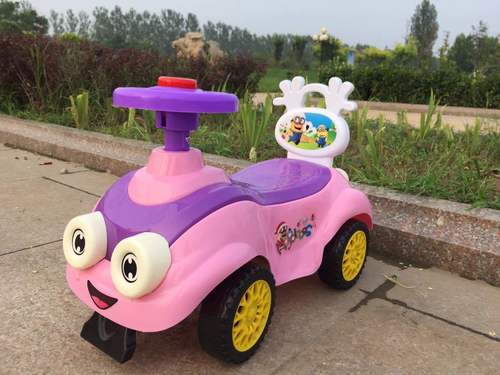 संगीत और प्रकाश के साथ रेड किड्स टॉय कार