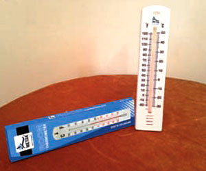 https://tiimg.tistatic.com/fp/1/003/837/room-thermometer-193.jpg