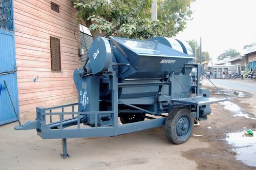 Heavy Duty Agricultural Thresher - High Grade Components , Variety of Colors and Designs with High Durability