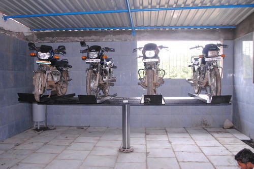 Two Wheeler Washing Hoist