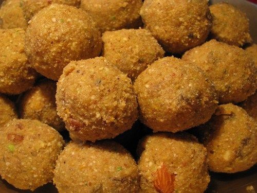 Gond Laddu