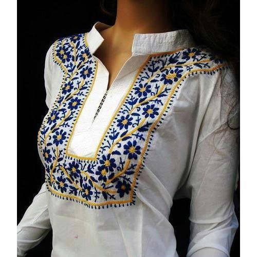 महिलाओं की कशीदाकारी कुर्ता