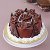  चॉकलेट क्रीम के फूलों के साथ आधा किलो गोल चॉकलेट केक 