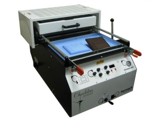 Vacuum Forming Machine