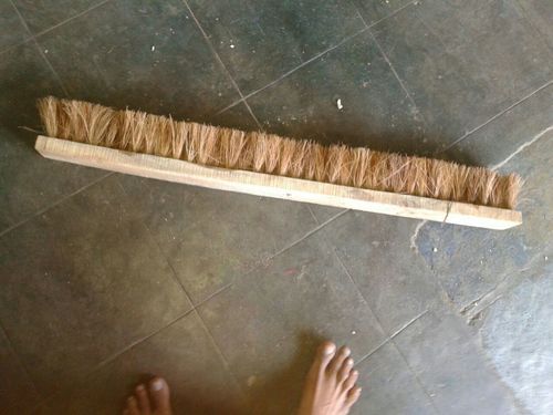 4 Wooden Road Clean Brush