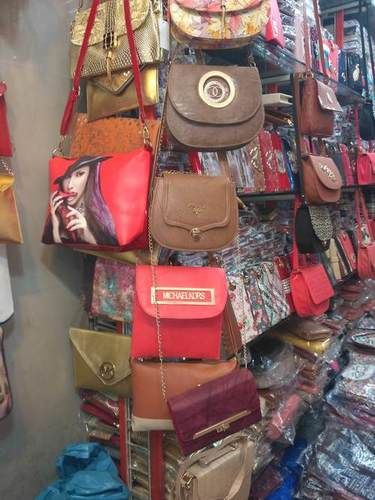 नबी करीम पर्स मार्केट / IMPORTED LADIES PURSE WHOLESALE MARKET🔥🔥  Name-Hiva Bags Address,-Shop no T 505 Punjabi Gali Factory Road Nabi… |  Instagram