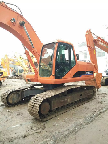 Doosan Excavator - Diesel Engine, 22.0 Tons Operating Weight , 0.8 Cubic Meters Bucket Capacity, 7.2 Meters Max Digging Depth, 9.8 Meters Max Digging Reach, 10.5 Meters Max Digging Height, Robust Body for Optimal Stability and Performance