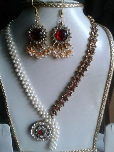 Kundan and Pearl Necklace Set