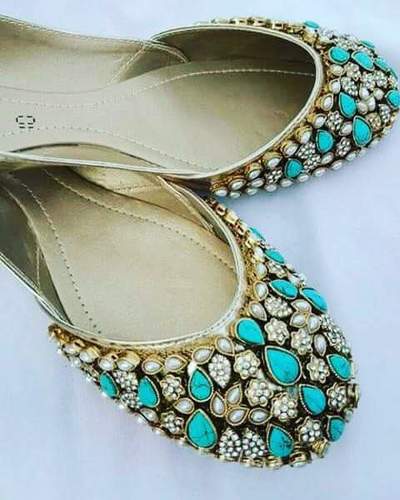 Khakhi Punjabi Juttis