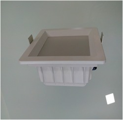 स्क्वायर रिकेस्ड प्लेटिनम सीरीज़ एलईडी लाइट