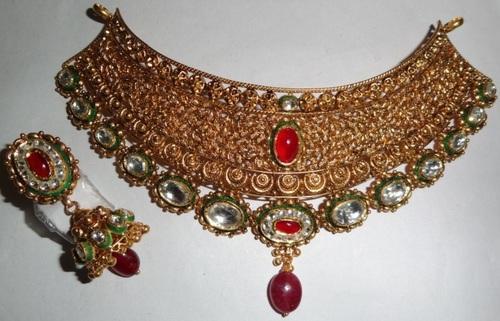 Gold Kundan Necklace Set - Exquisite Handmade Designs, Vibrant Colors , Custom Patterns to Suit Your Style