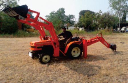 Back Hoe / Excavator - Versatile Heavy-Duty Machine | Interchangeable Attachments, Enhanced Articulation, Quick Load Emptying