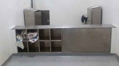 Cross Over Bench With Cum Apron Lockers