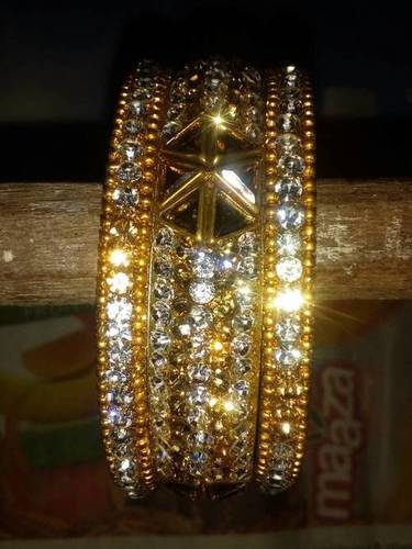 Ladies Lac Bangles