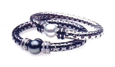 Black Tahitian And White South Sea Pearl Bangle B9