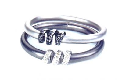 ब्लैक एंड व्हाइट टेलीफोन वायर बैंगल्स B5