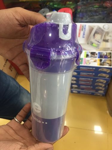  प्लास्टिक शेकर की बोतलें 