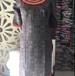 Ladies Designer Cotton Round Neck Kurti Capacity: 400 Tablets Kg/Day