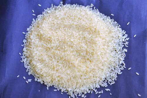 छोटे दाने वाले सफेद उबले चावल