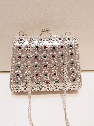 ब्रास हैंडक्राफ्टेड क्लच