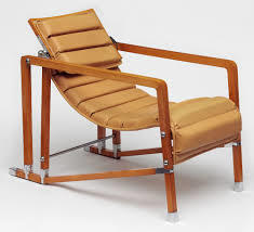  एलीन लकड़ी की कुर्सी