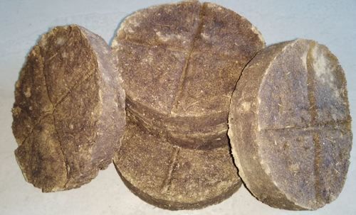 Cow Dung Cake - Solid, Round Shape | Brown or Grey Appearance, Nutrient-Rich Organic Fertilizer