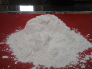 क्वार्टजाइट अनाज और पाउडर