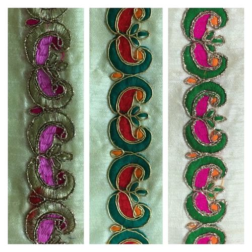 आकर्षक साड़ी और लहंगा बॉर्डर लेस