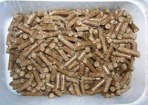 Pine Wood Clumping Pellet Cat Litter