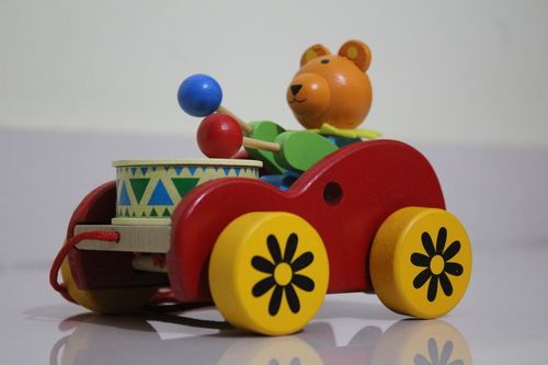 Walk A Along Wooden Cute Puller With Drum Sound Age Group: 3 To 10 Years