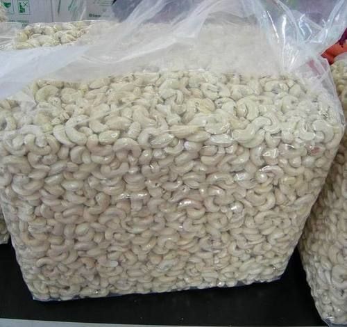 W320 Cashew Nuts With 5% Max. Moisture