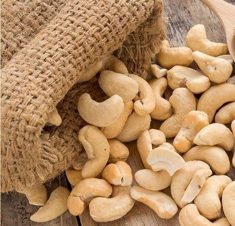 Grade A Raw Cashew Nuts Broken (%): 05%