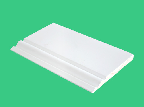 पेंटिंग एंड व्हाइट रेडियाटा पाइन प्राइमेड सॉलिड वुडन बेसबोर्ड